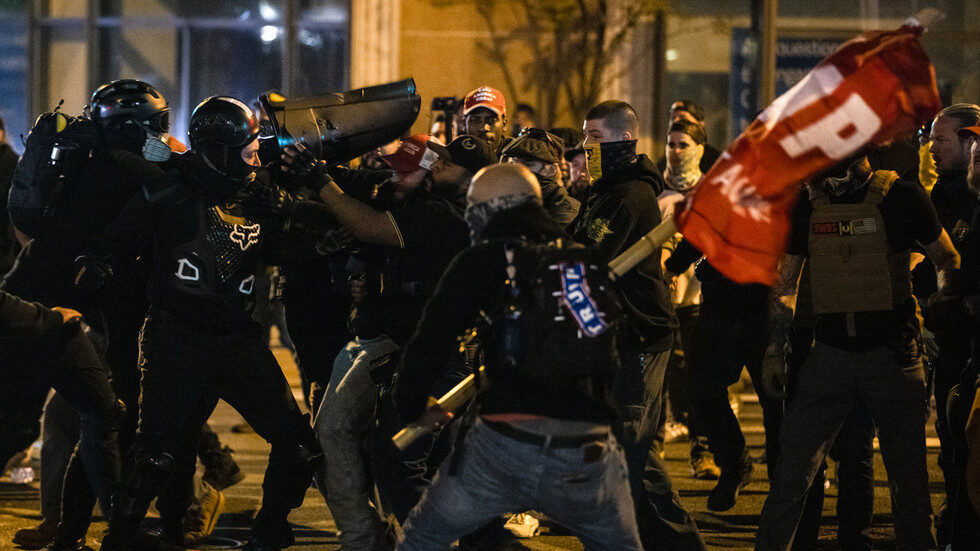 Click to enlarge antifa maga washington protests