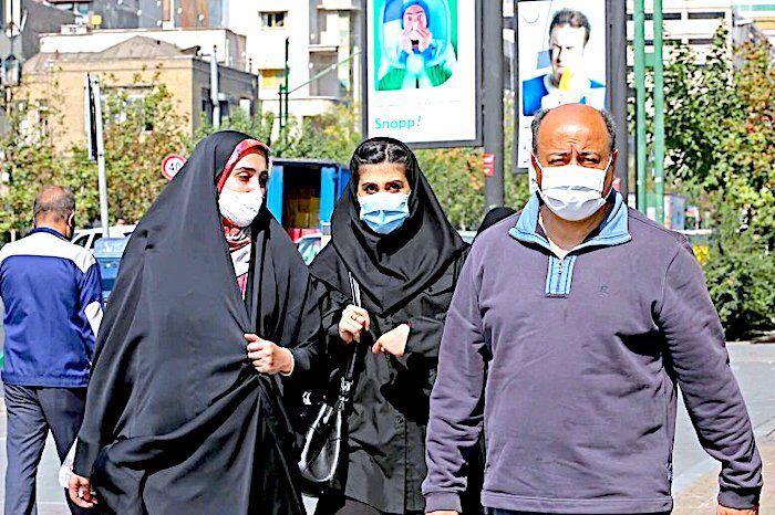 Iranians w masks