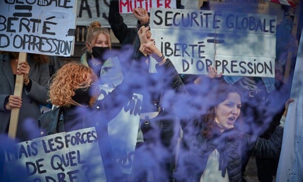 Click to enlarge Protestors demonstrate in france