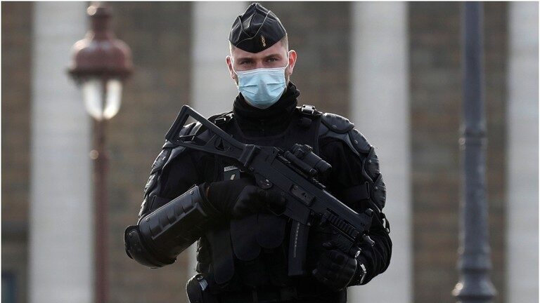 Click to enlarge gendarme