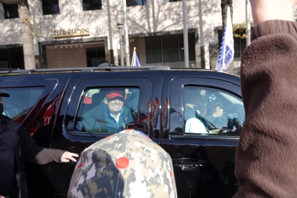 Click to enlarge President Donald Trump’s motorcade