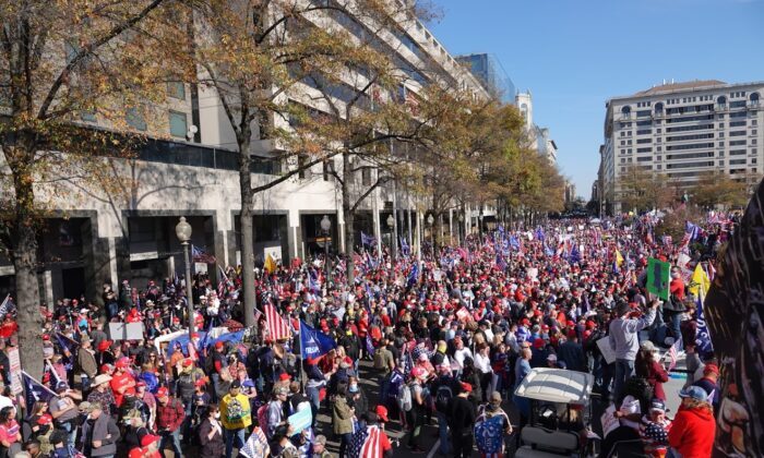 Click to enlarge Pro-President Donald Trump rally-goers