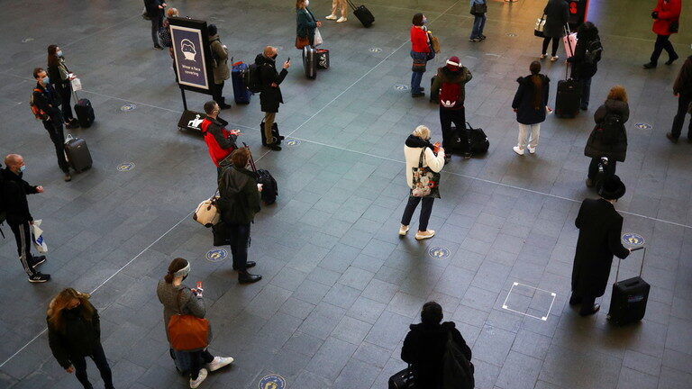 Click to enlarge Travelers social distance