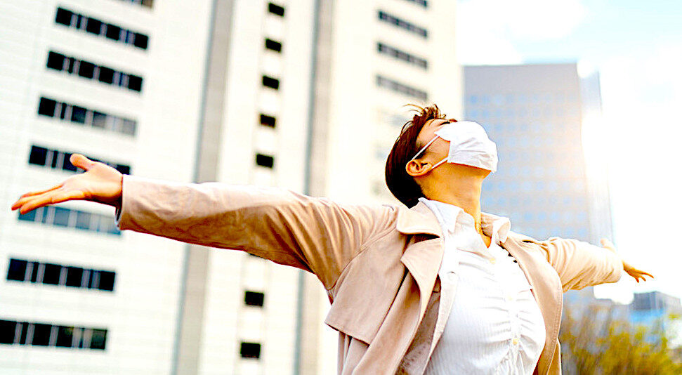 woman w mask