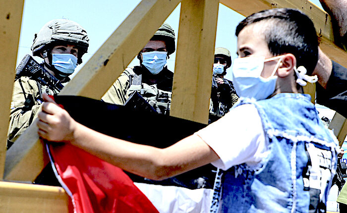 Click to enlarge Palestinian boy w flag