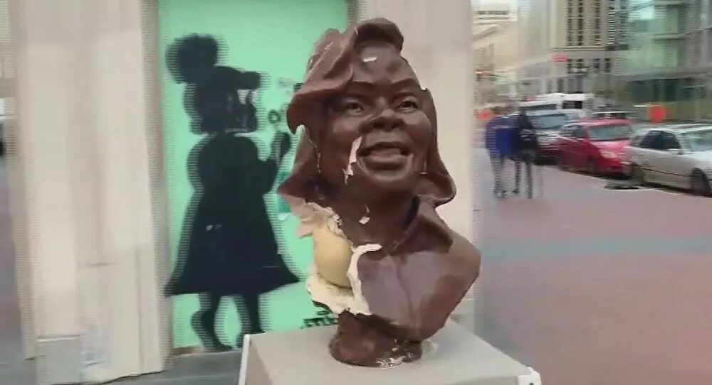 breonna taylor bust smash