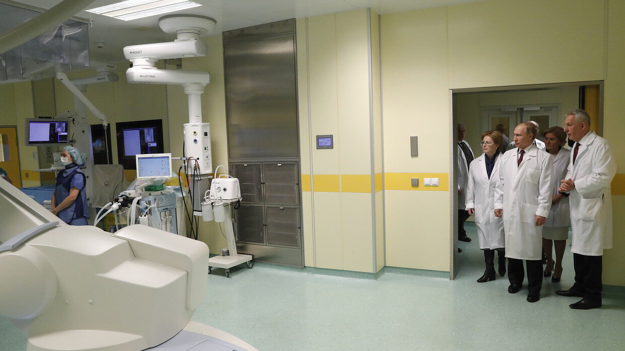 putin with doctors