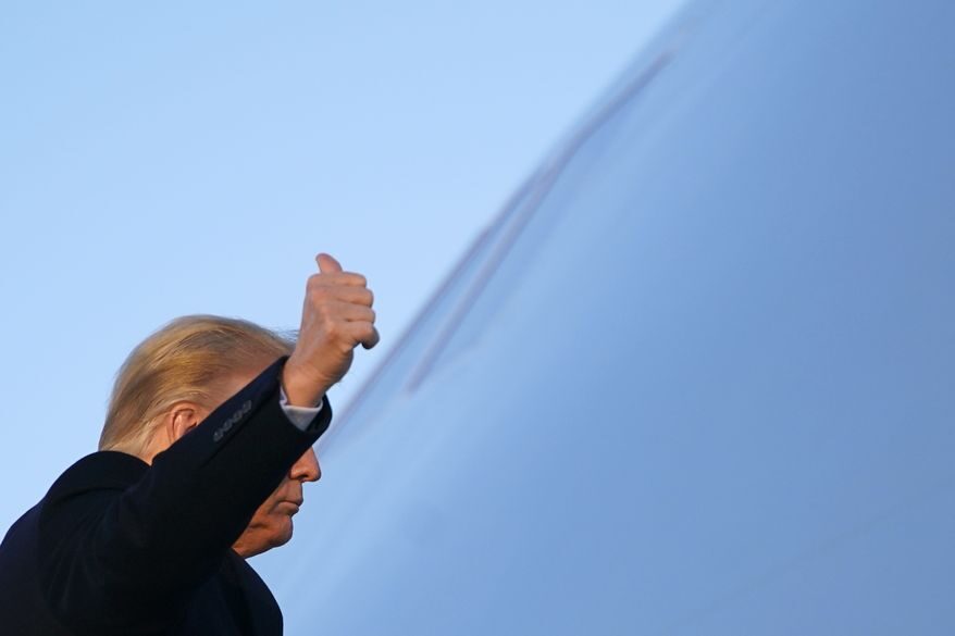 trump boarding air force 1