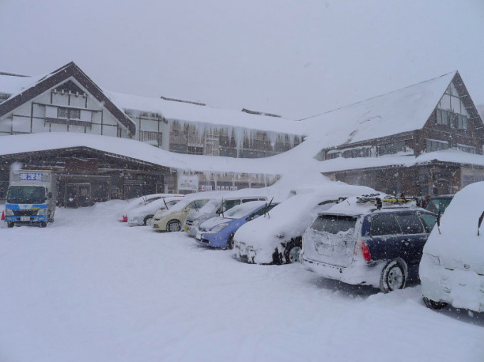 The outside of Sukayu Onsen in late December 2012.
