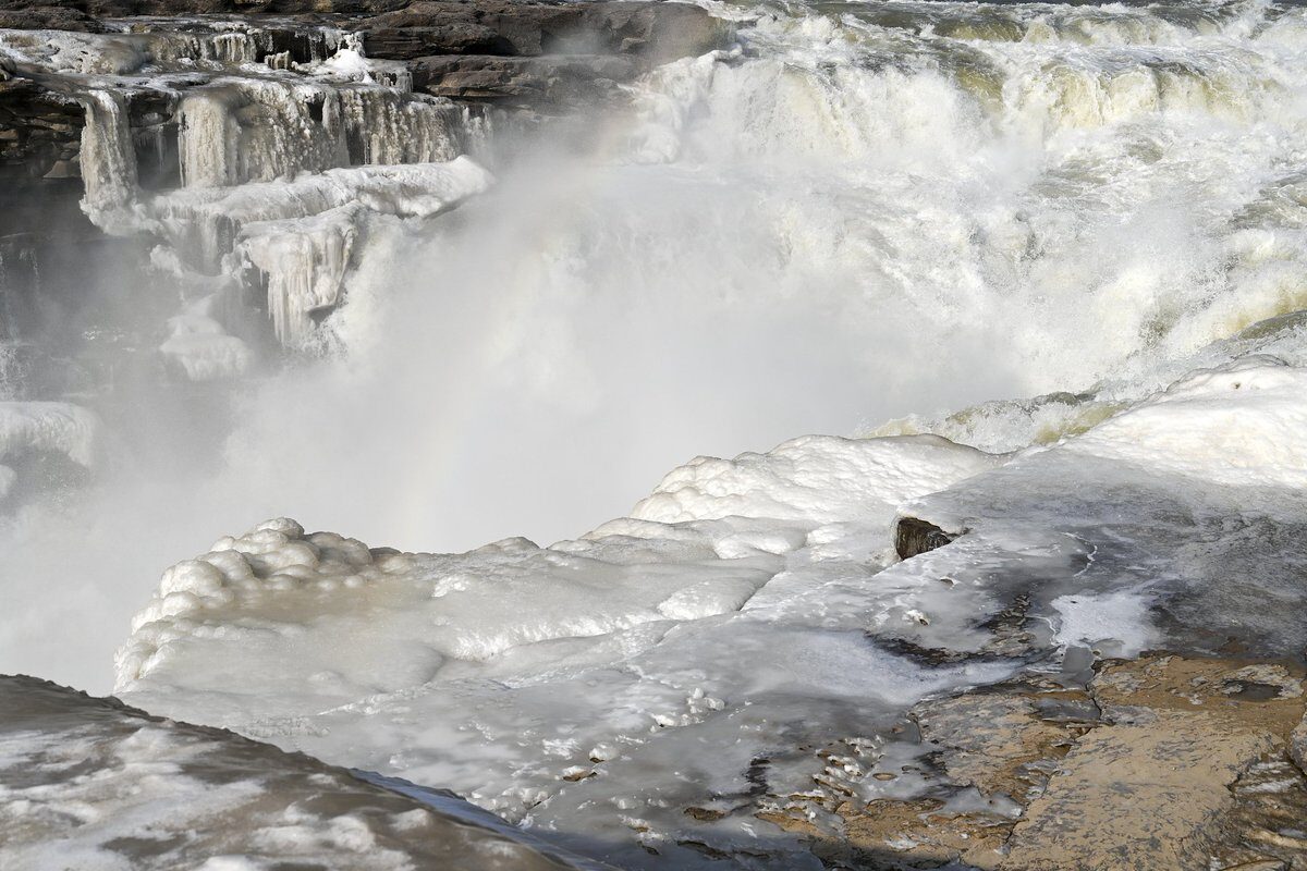 Cold wave sweeps across China