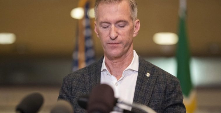 Click to enlarge portland ted wheeler mayor antifa
