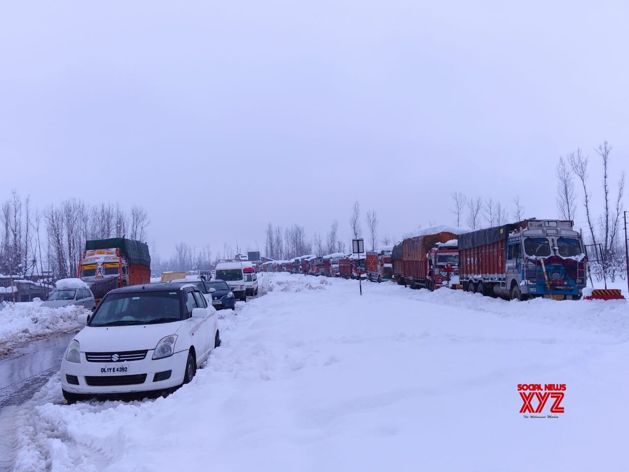 Srinagar: Vehicles remain stranded on the Srinagar-Jammu highway