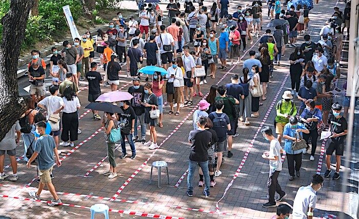 Click to enlarge Hong Kongers in lines