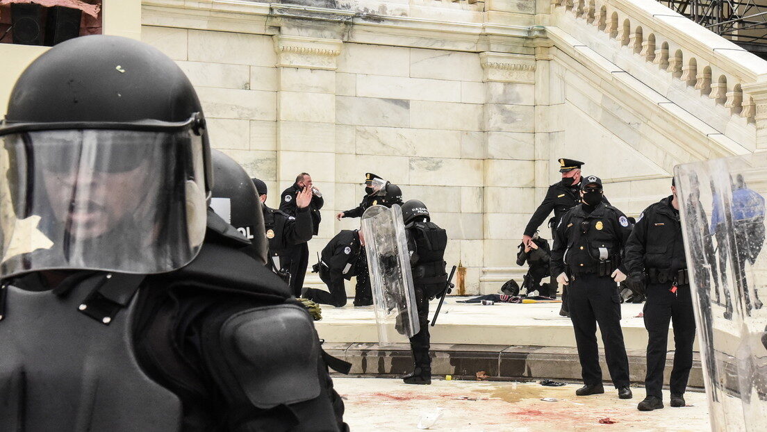 Click to enlarge US Capitol police