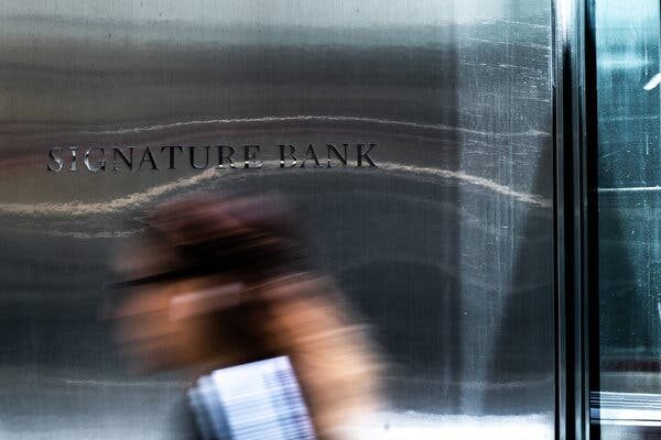 Click to enlarge signature bank trump new york city