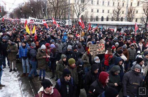 Thousands march in Vienna against lockdown