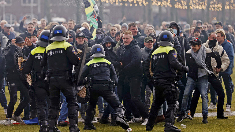 Amsterdam lockdown protest