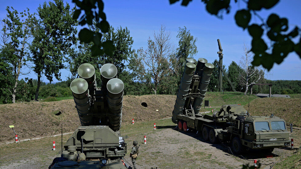 Click to enlarge Russian S-400 air defense system.