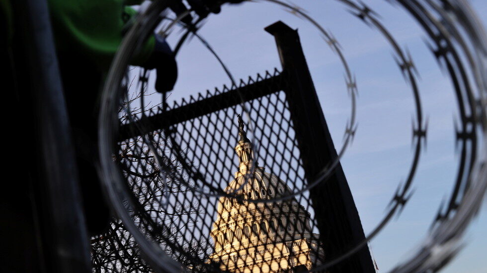 US capitol building fence barb wire