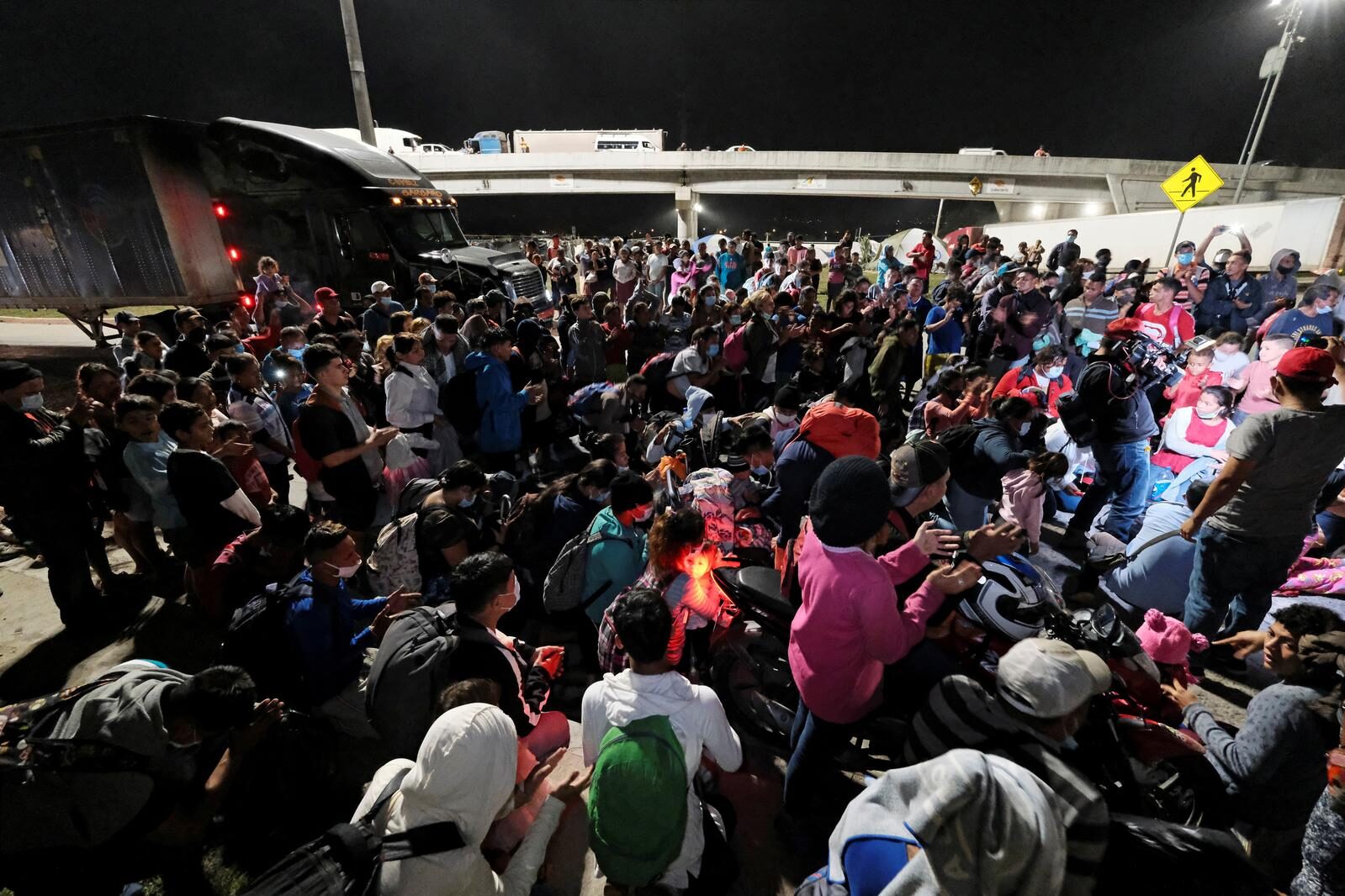 Click to enlarge honduran migrant caravan 2020