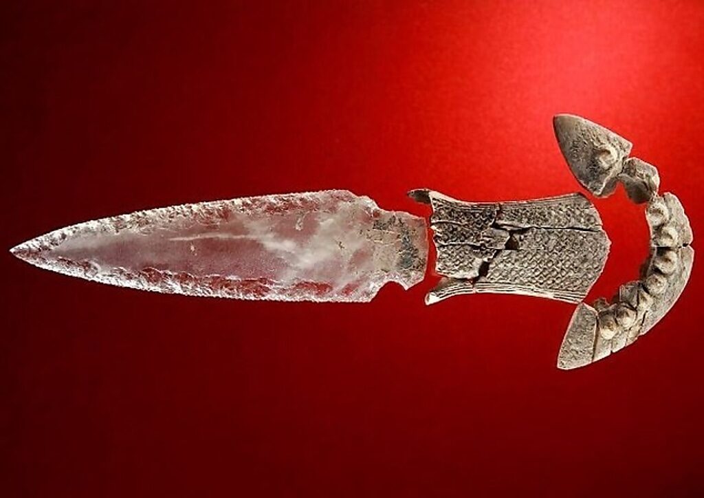 crystal dagger grave spain