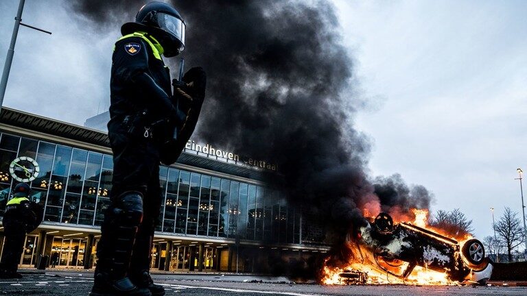 Click to enlarge Eindhoven lockdown protest