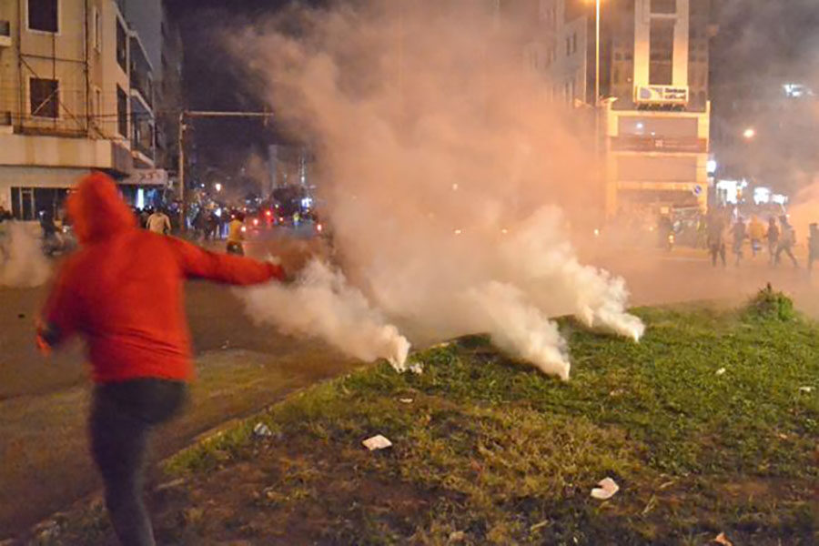 Click to enlarge Lebanese protesters