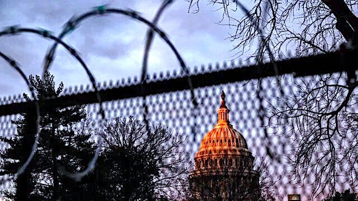 Click to enlarge Capitol dome and fencing