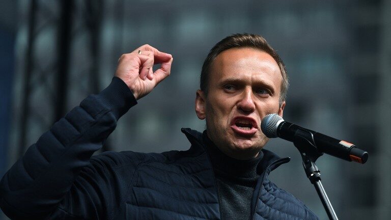 Click to enlarge navalny