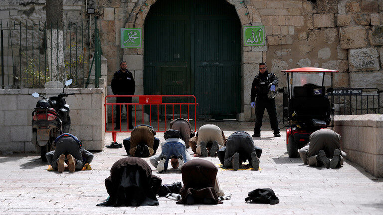 Muslim worshippers