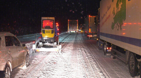 Click to enlarge Snow chaos on Germany’s roads.