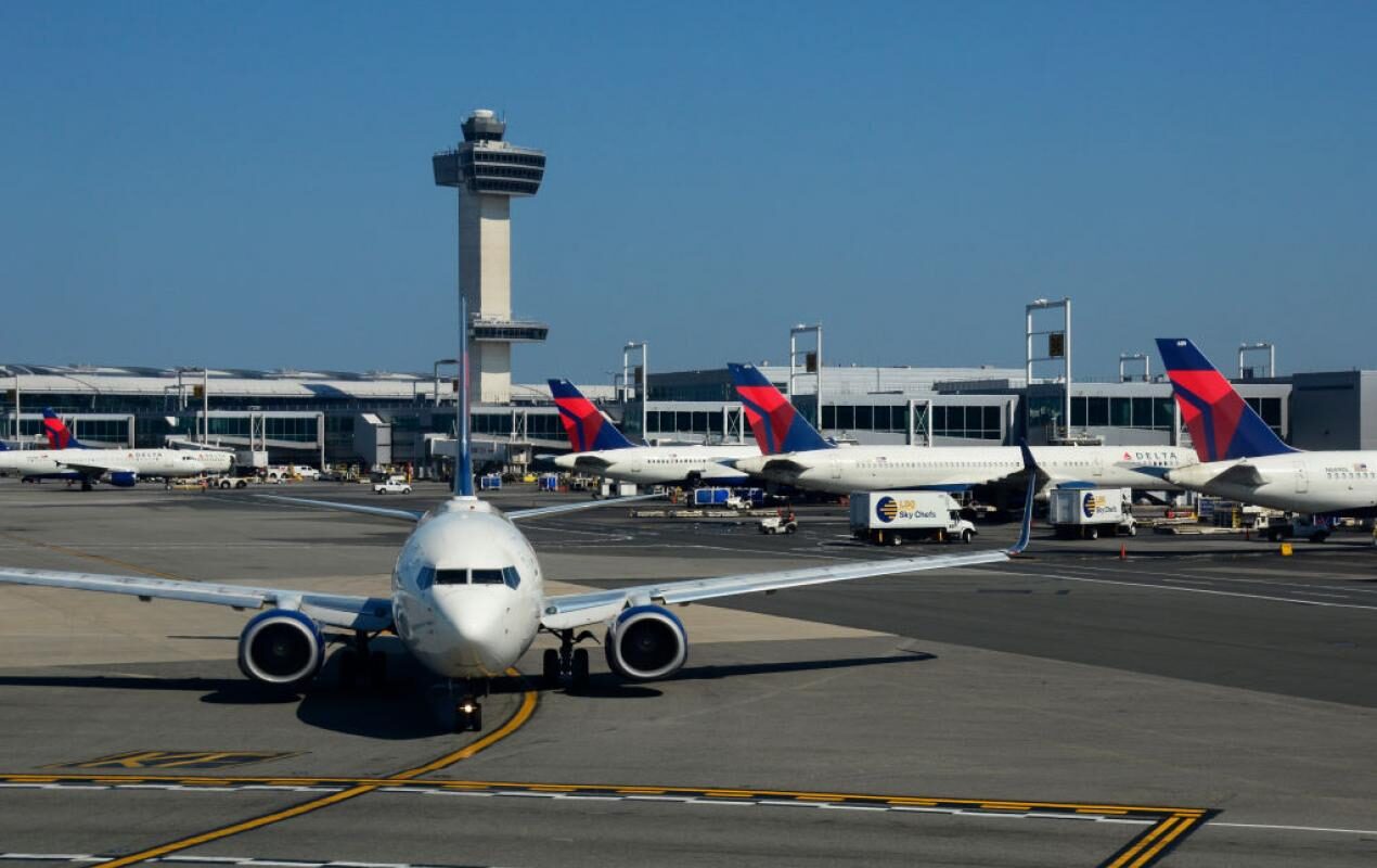 Click to enlarge Delta airline airport