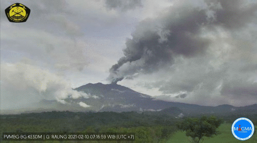 Ash emissions produced by the explosion