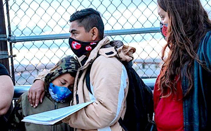 Migrants in line