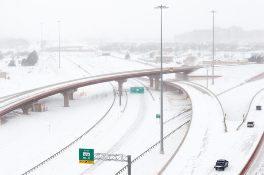 texas winter storm Uri freeway closed