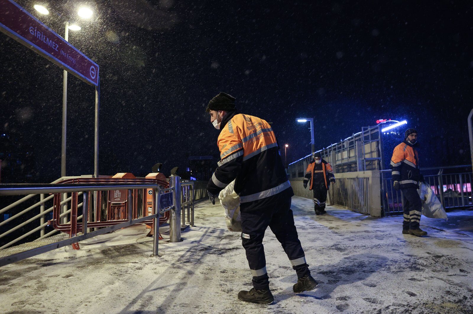 Click to enlarge Istanbul snowstorm