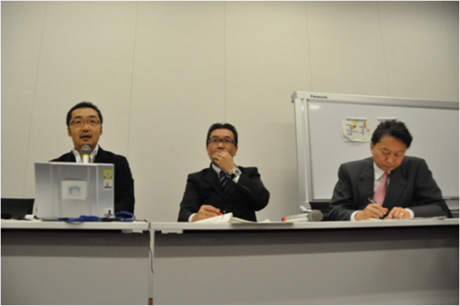 Hatoyama Yukio (right) Uesugi Takashi (left) at media conference