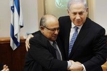 Meir Dagan (left) with Prime Minister Benjamin Netanyahu