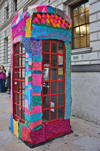 graffiti yarnbombing2