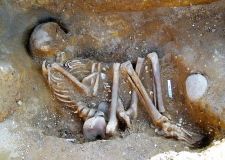 Click to enlarge Woman Skeleton Sedgeford 4,000 years ago