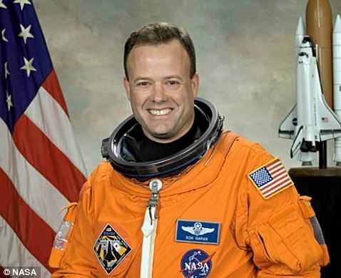 Click to enlarge Ron Garan astronaut nasa