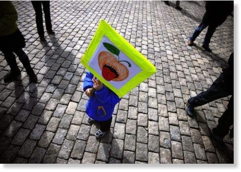 GMO sign