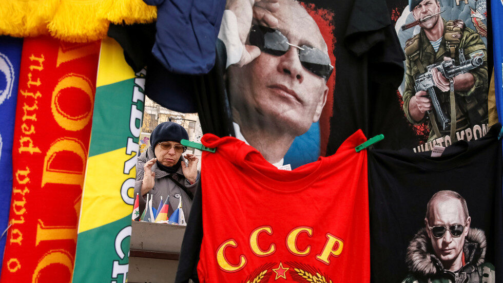 Click to enlarge T-shirts depicting images of Russia's President Vladimir Putin