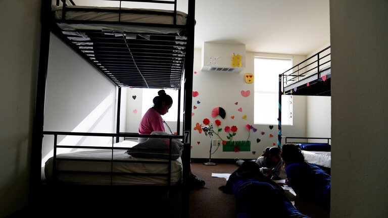 immigrant children holding centers kids cages