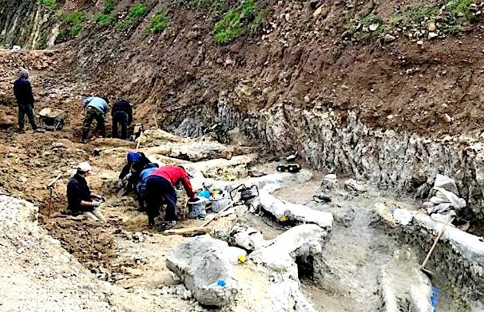 Click to enlarge men digging