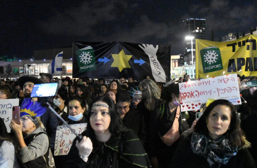 Click to enlarge vaccine protest israel passport health green