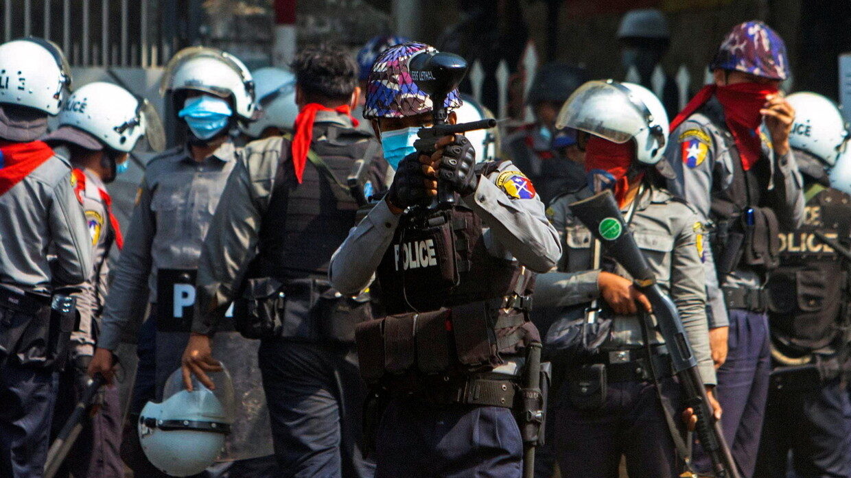 Click to enlarge myanmar police