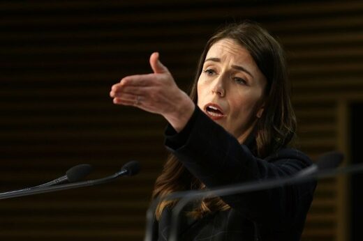 Divide & conquer: PM Ardern tells Kiwis to rebuke lockdown rule-breakers