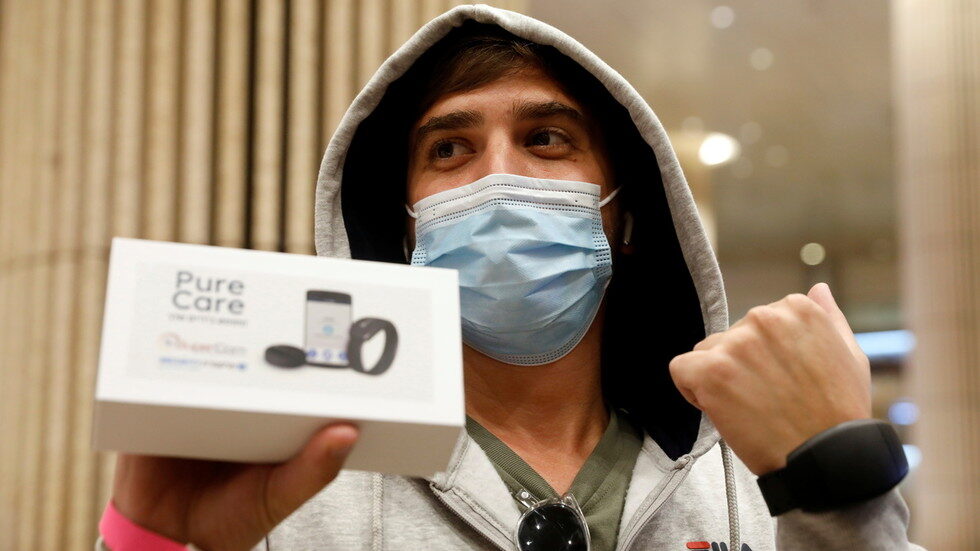 Freedom? Israel launches Covid-tracking 'FREEDOM BRACELET' as alternative to quarantine Freedom? Israel launches Covid-tracking 'FREEDOM BRACELET' as alternative to quarantine