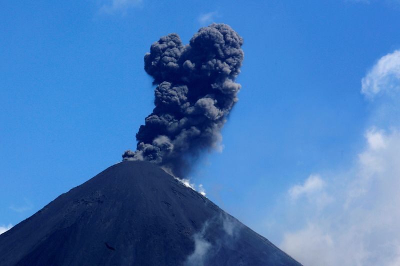 Pacaya volcano eruption